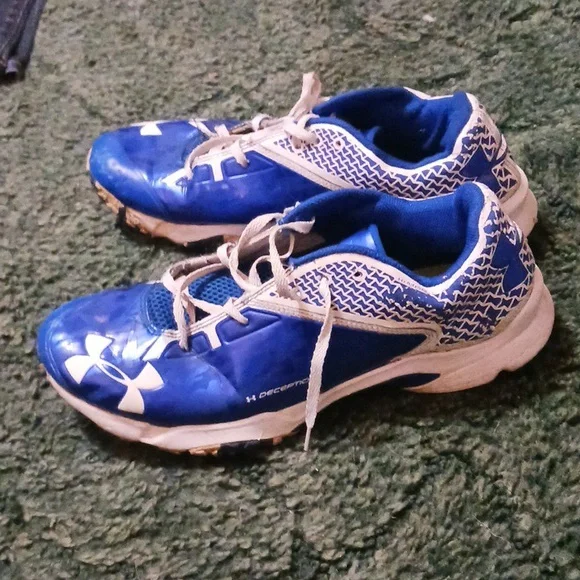 Men's Under Armour turf shoes Used - Picture 2 of 5